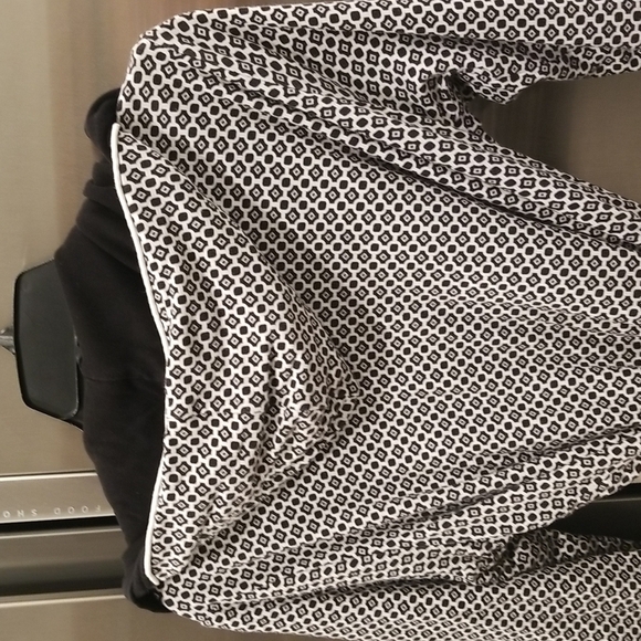 💕MICHAEL STARS💕 Reversible Bath Robe ~ Black & White Geometric Print Medium - Picture 4 of 8